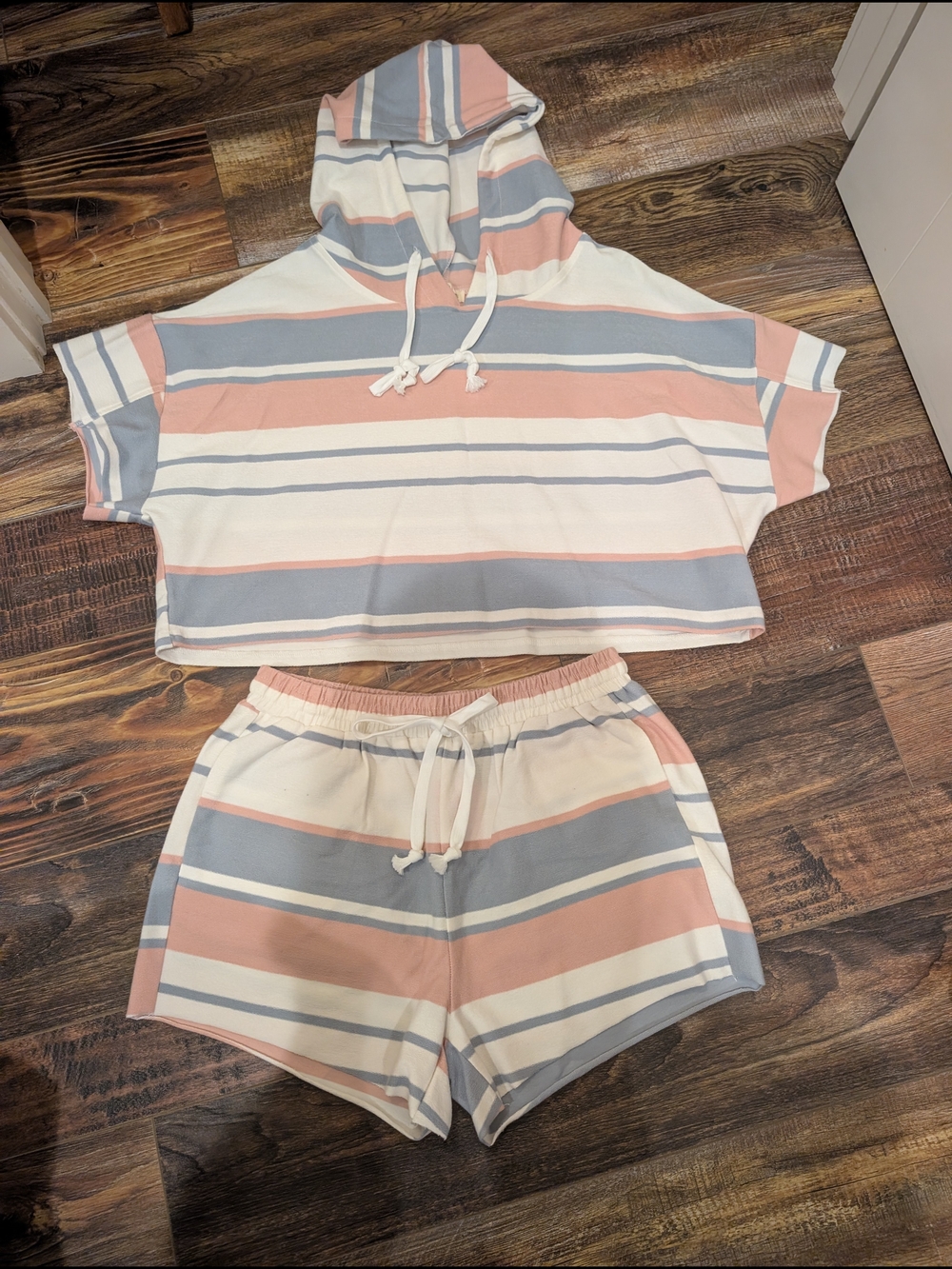 NWT Hot & Delicious Striped Hooded Shorts Set
